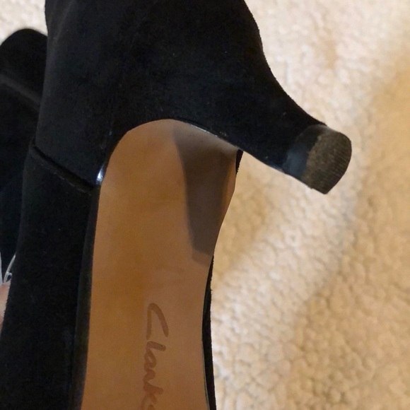 Clarks Bootie - Picture 4 of 9